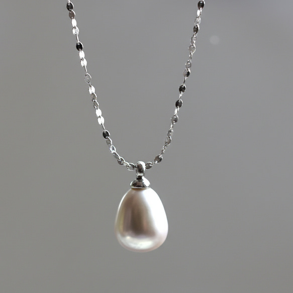 春季新品【自選款式】大號 AAAA 級灰色銀色淡水珍珠吊墜醫用級不銹鋼項鍊 第1張的照片