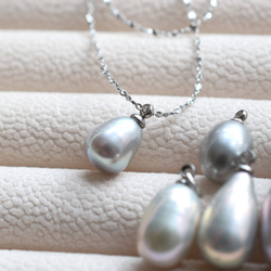 春季新品【自選款式】大號 AAAA 級灰色銀色淡水珍珠吊墜醫用級不銹鋼項鍊 第16張的照片