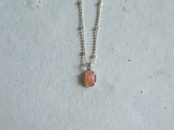 925純銀 澄月光石 細麻花邊 爪鑲 項鍊 (2種鍊型可選) 免費送禮包裝 第3張的照片