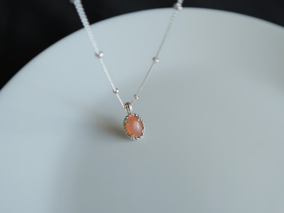 925純銀 澄月光石 細麻花邊 爪鑲 項鍊 (2種鍊型可選) 免費送禮包裝 第9張的照片