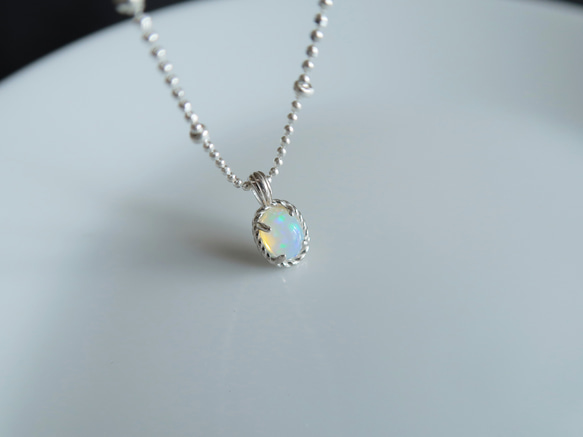 925純銀 蛋白石 細麻花邊 爪鑲 項鍊 (2種鍊型可選) 免費送禮包裝 第2張的照片