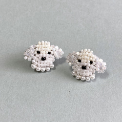 うちの子そっくり！白い犬のピアス ビーズ刺繍 オートクチュール刺繍