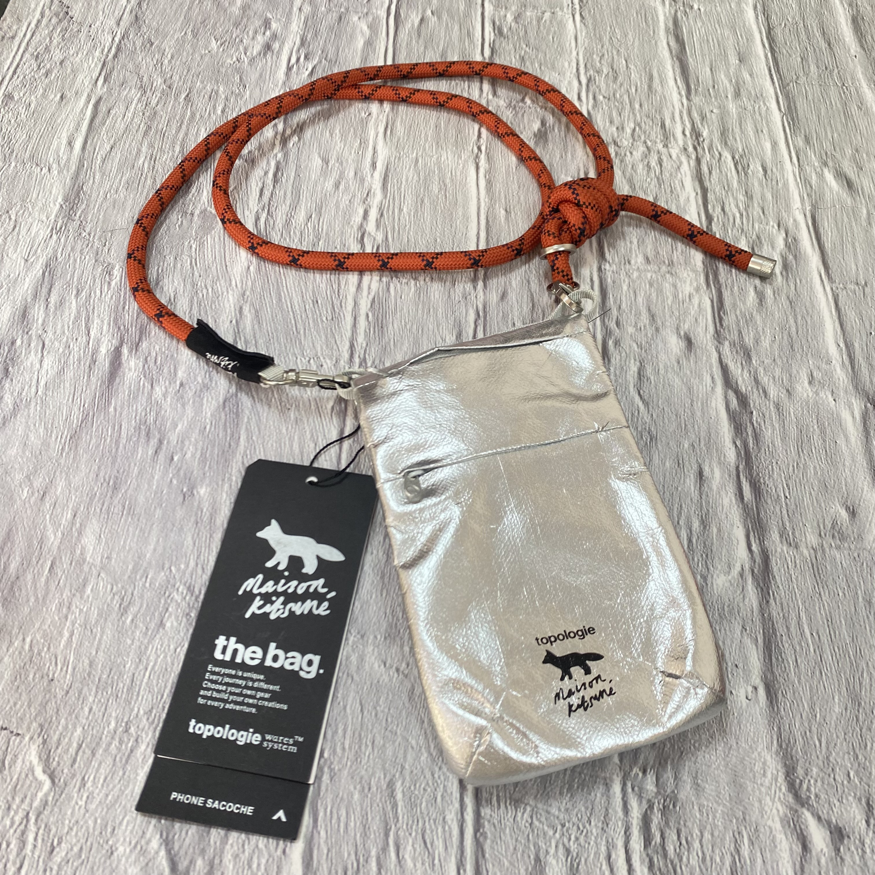 topologie×MAISON KITSUNE フォンサコッシュ