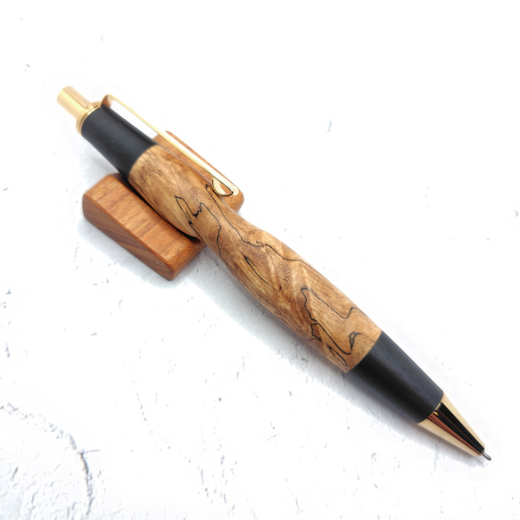 栃と黒檀の木軸ボールペン 2枚目の画像