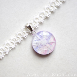 【訂製款】樹脂圓形圖案、梭編蕾絲和緞帶項鍊（紫色雲朵①）20毫米 第4張的照片