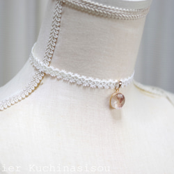 【訂製款】樹脂藝術圓形圖案、梭織花邊和緞帶項鍊“昏昏欲睡” 第3張的照片