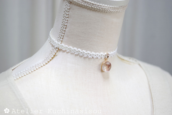 【訂製款】樹脂藝術圓形圖案、梭織花邊和緞帶項鍊“昏昏欲睡” 第3張的照片