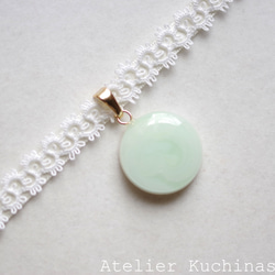 【訂製款】樹脂藝術圓形圖案、梭編蕾絲和緞帶項鍊“遙遠的迴聲” 第5張的照片