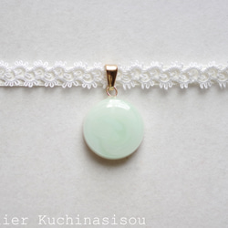 【訂製款】樹脂藝術圓形圖案、梭編蕾絲和緞帶項鍊“遙遠的迴聲” 第4張的照片