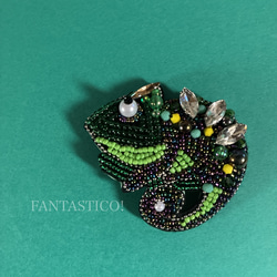 こり198.キラキラきのこ ビーズ 刺繍ブローチ ハンドメイドアクセサリ 新作キノコシリーズ》ビーズ刺繍ブローチ『不思議な森の毒キノコ