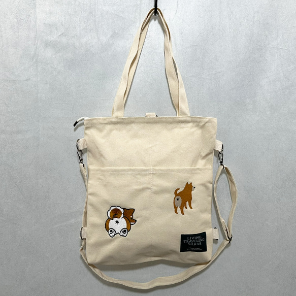 背面印有柴犬圖案的帆布雙向肩背手提包，附拉鍊封口和內袋，A4尺寸（象牙色） 第1張的照片