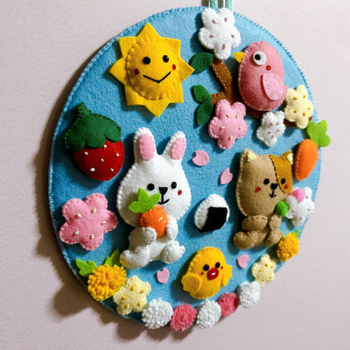 春のピクニックフェルトリース＊玄関飾り＊季節の壁飾り 約20cm リース