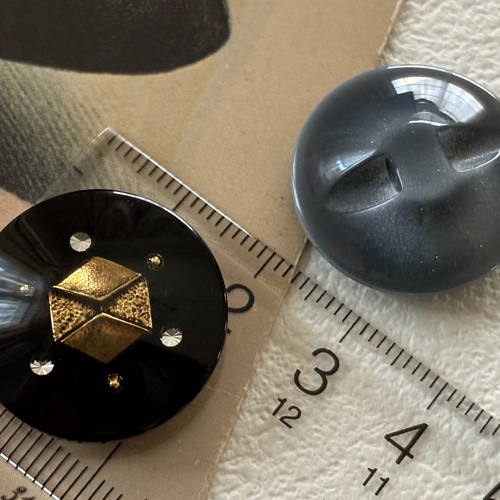 23mm Japanese ヴィンテージボタン ブラック／グレー×ゴールド