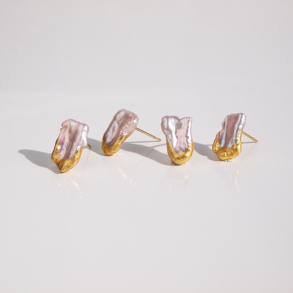 みずみずしい照り　金箔とピンクバロックパールのピアス　ユニーク形状のパール　アレルギーフリー 4枚目の画像