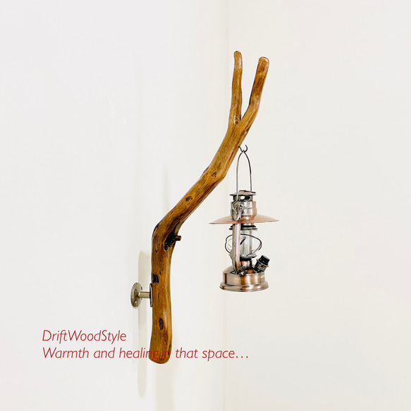流木インテリア ランプや小物を飾れる天然流木の壁掛けスタンド ランタン 置物 北欧 照明 自然 N29 3枚目の画像