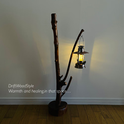 枝が斜めに伸びる流木スタンド ランタンやエアプラントを飾れる置物 N118 2枚目の画像