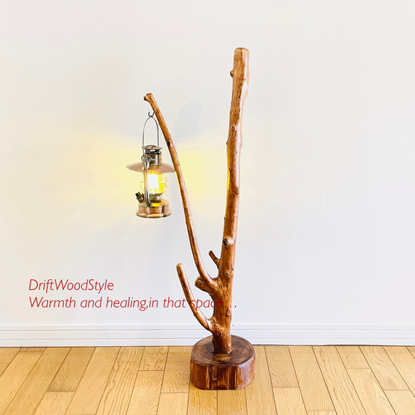 枝が斜めに伸びる流木スタンド ランタンやエアプラントを飾れる置物 N118 10枚目の画像