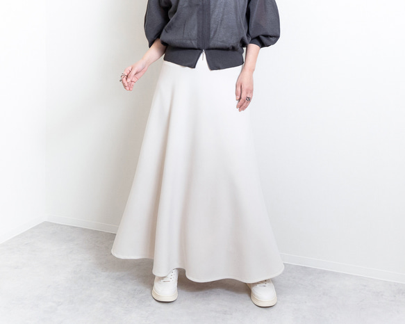 春【ソフト裏地付き】美しいフレアのロングスカート□白のダンボール