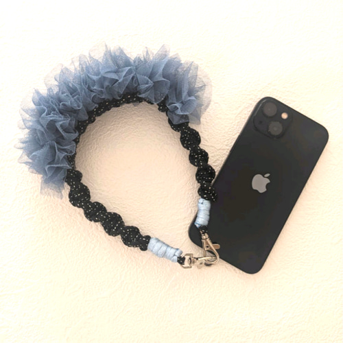 パラコード スマホハンドストラップ ブラック×くすみブルー チュール