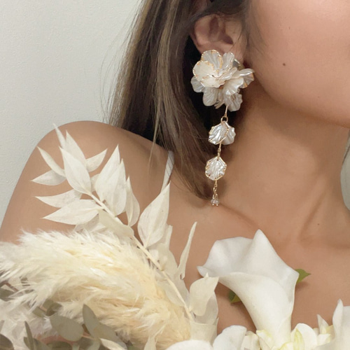 大ぶり フラワーピアス ロングピアス 揺れる ロング フラワー 花