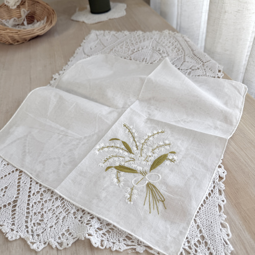 スズラン花束刺繍ハンカチ 手刺繍 コットン 鈴蘭 ハンドメイド