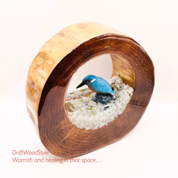 一つ限りの流木アート 水辺のカワセミ ジオラマ 流木 フィギュア 置物 動物 鳥 インテリア レジン 水辺 N47 7枚目の画像