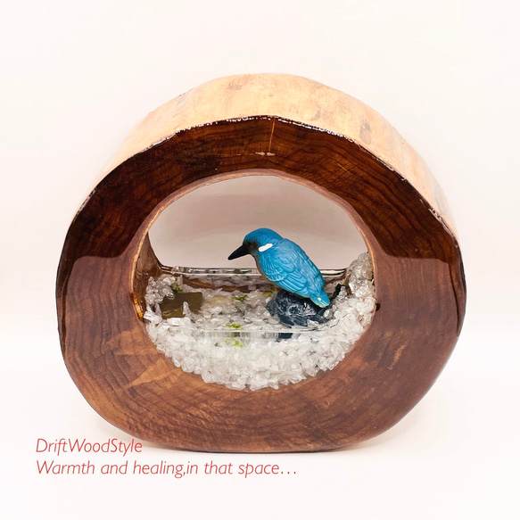 一つ限りの流木アート 水辺のカワセミ ジオラマ 流木 フィギュア 置物 動物 鳥 インテリア レジン 水辺 N47 6枚目の画像