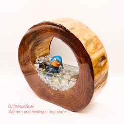 一つ限りの流木アート 水辺のカワセミ ジオラマ 流木 フィギュア 置物 動物 鳥 インテリア レジン 水辺 N47 4枚目の画像