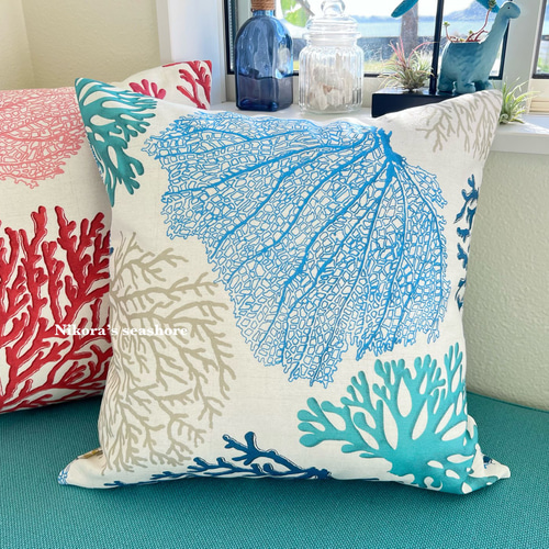 ハンドメイド❁ コーラル&タスク　Feathers　クッションカバー 50 CORAL&TUSK [Plumes Fan Pillow] 扇型 羽モチーフ 刺繍