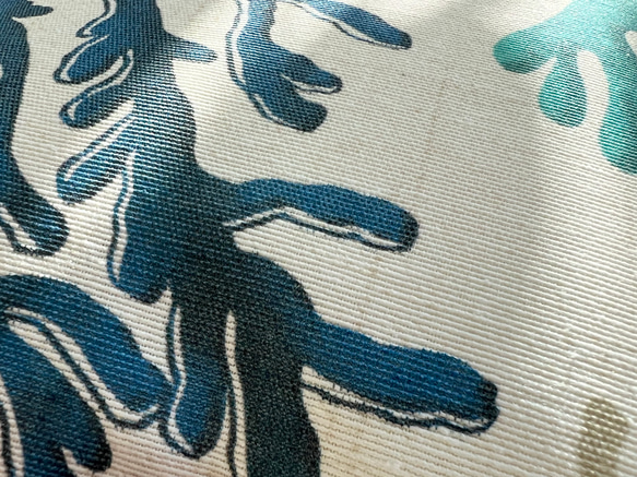 クッションカバー　45cm角　コーラルプリント　ブルー　ターコイズブルー　ベージュ 4枚目の画像
