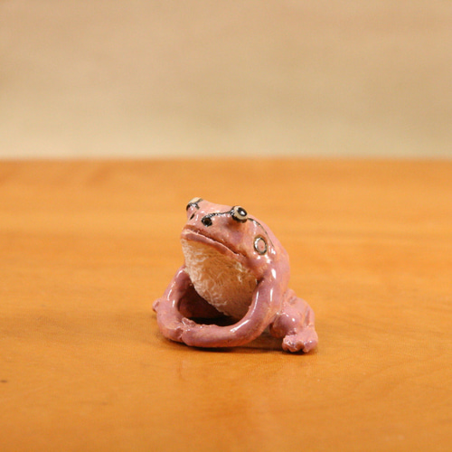 アマガエル（桃色） 陶芸作品 置物（カエル 陶 フギュア） 立体