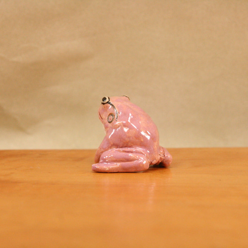 アマガエル（桃色） 陶芸作品 置物（カエル 陶 フギュア） 立体