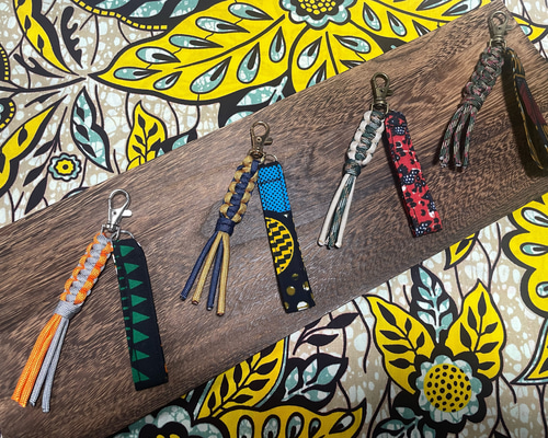 パラコード/アフリカ布/ハンドメイド/キーホルダー/バックチャーム・鍵