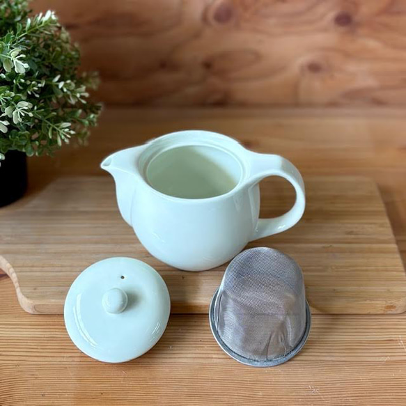 《数量限定・特別価格》丈夫で扱いやすい真っ白なティーポット（約500cc / 茶こし付き） 3枚目の画像