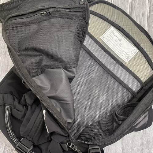On オン Speed Pack リュックサック バックパック 30L ブラック