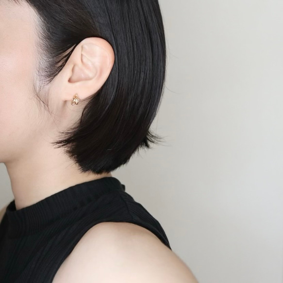 痛くないイヤリング/   ゴールドのスクエアフープが重なった個性的イヤリング【ゴールド】　ピアス風　小ぶり　メンズ 5枚目の画像