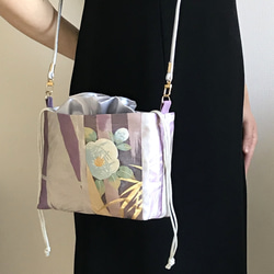 帯リメイク ショルダーバッグ｜ジッパー付き｜赤×金蝶々｜一点物 r5【一点物】帯リメイク ショルダーバッグ 金×緑 和柄 唯一無二 レトロ