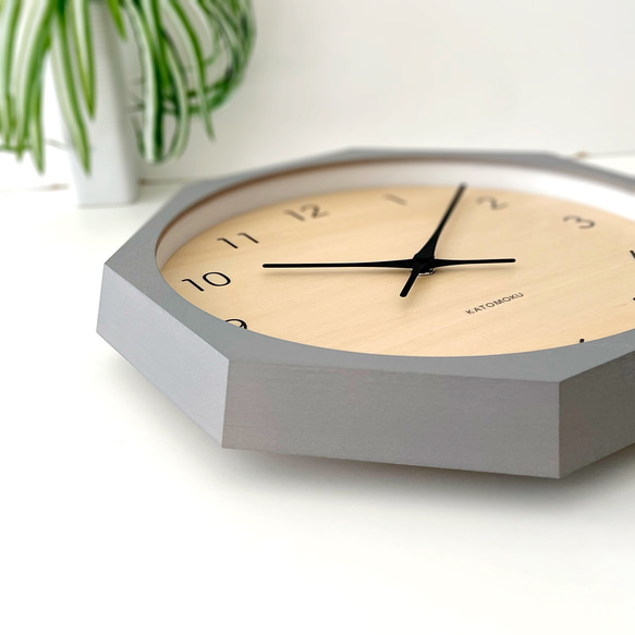 KATOMOKU muku clock 7 八角形 グレー シナ文字盤 km-83GR8 掛け時計 木製 静か 9枚目の画像