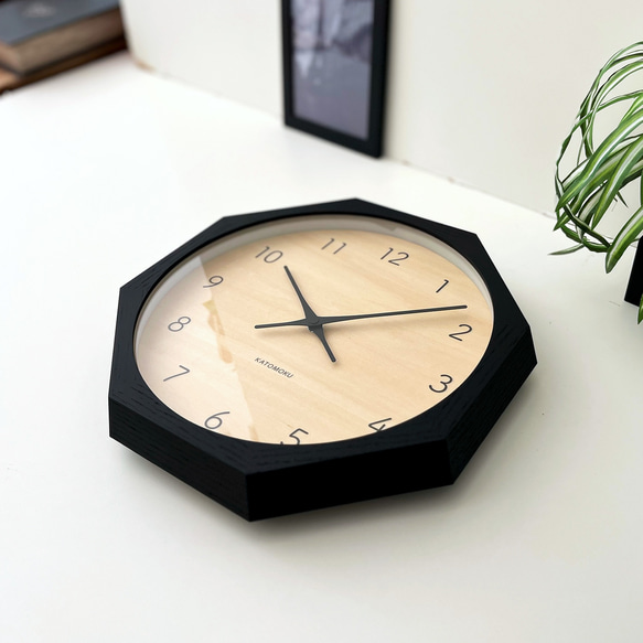 KATOMOKU muku clock 7 八角形 ブラック シナ文字盤 km-83BK8 掛け時計 木製 静か 8枚目の画像