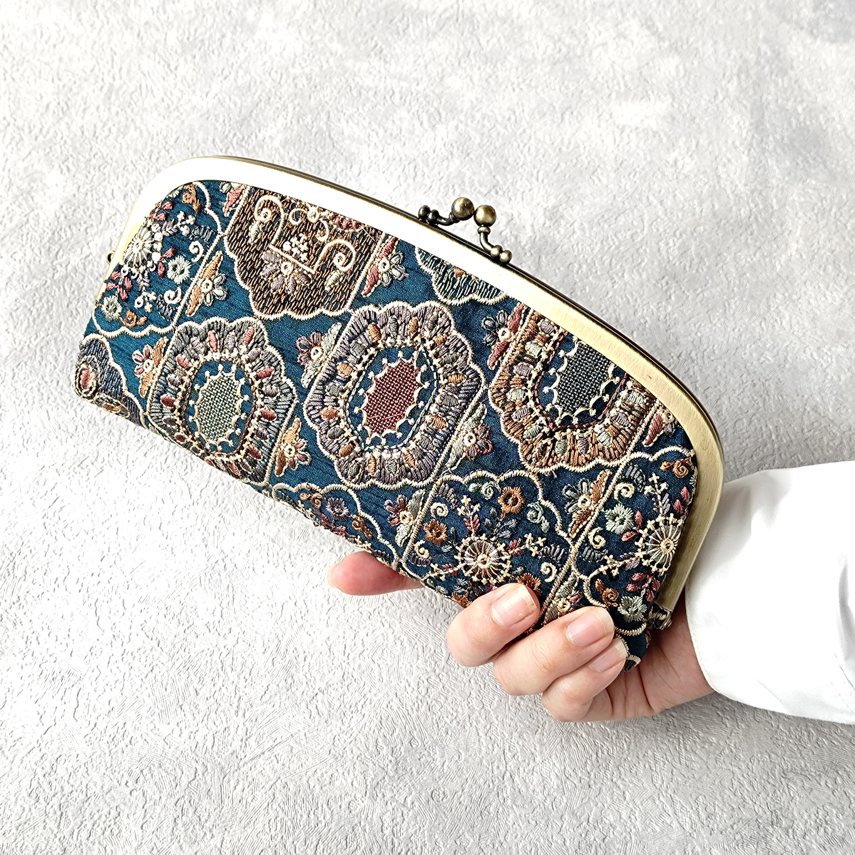 新品　両面柄違い　アフリカ布長財布　がま口 刺繍生地のがま口長財布 【華】 ベーシック 長財布 大容量 柄財布