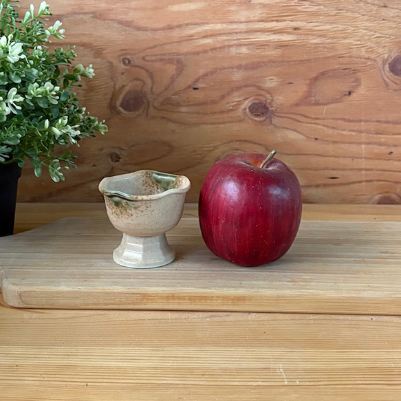 《数量限定・特別価格》花びら小鉢｜高台付き珍味　伊賀織部 2枚目の画像