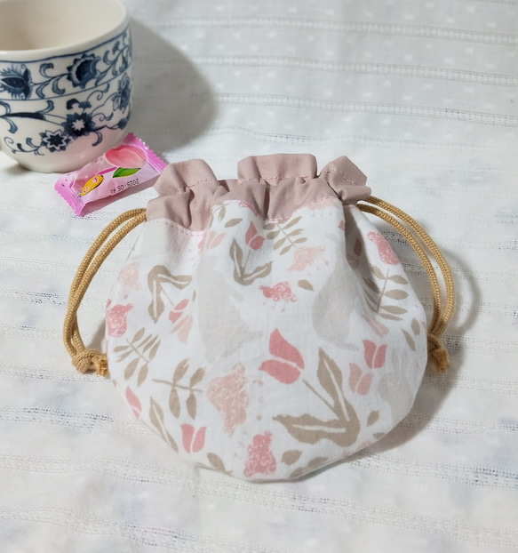気持ちがゆるむ、やさしい手ざわりのうさぎとチューリップのミニ巾着 3枚目の画像