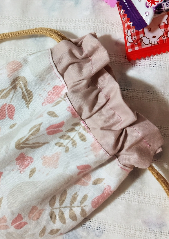 気持ちがゆるむ、やさしい手ざわりのうさぎとチューリップのミニ巾着 2枚目の画像