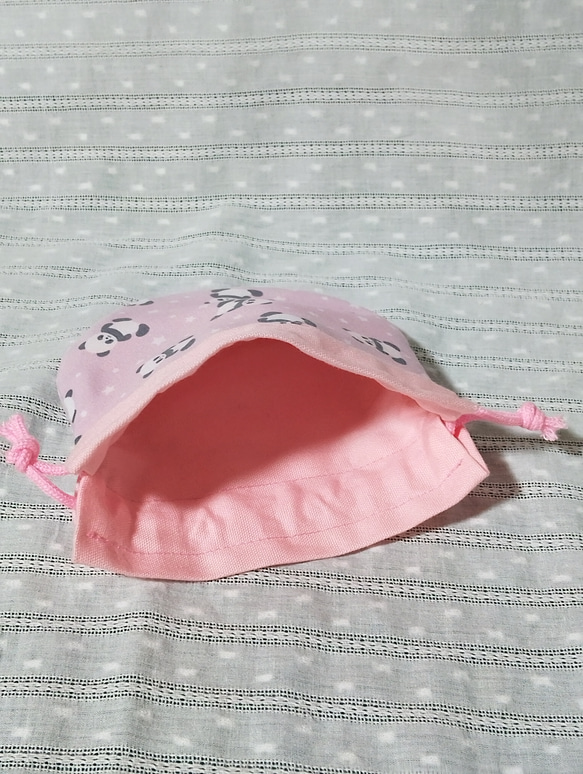 コロコロパンダとスターの丸いミニ巾着袋。飴ちゃんやリップポーチに（丸い巾着）（ミニ巾着） 3枚目の画像