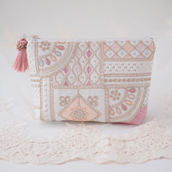 メガネケース　インド刺繍生地　ホワイト　オレンジ　No.182 インド刺繍生地・メガネケース （カラビナ付き）・ブラック系 眼鏡