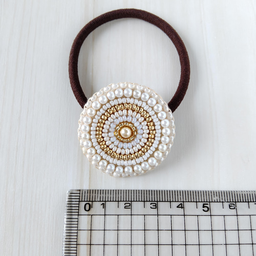 ＊ビジュービーズ刺繍ヘアゴム＊ ビーズ刺繍ヘアゴム ヘアゴム - tokotoko_handmade | minne