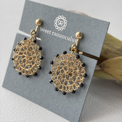 ピアス イヤリング レース ワイヤーレース ブラックスピネル 丸 ゴールド 揺れる シック 天然石 3枚目の画像