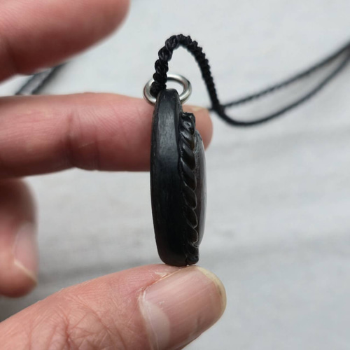 水牛の角 アイオライトサンストーンのペンダント ネックレス