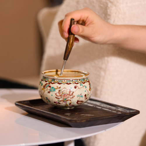 詩瓷集 【待望の再販・唐の風華】如意蓮花の手描き茶杯/飾り皿・春茶を