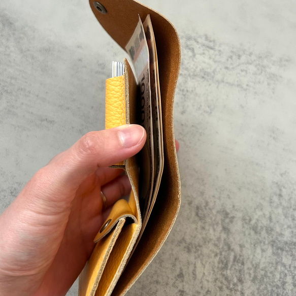 本牛革お札を折らないコンパクト財布 シボレザー ミモザイエロー 黄 プレゼント使いやすいカード二つ三つ折りミニサブ 4枚目の画像